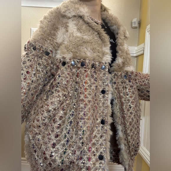 Women's Beige and Brown Textured Coat - Picture 9 of 10